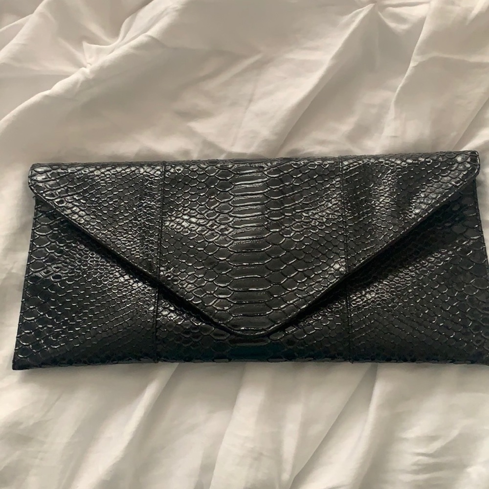 Urban Expressions Black Faux Snakeskin Envelope Clutch